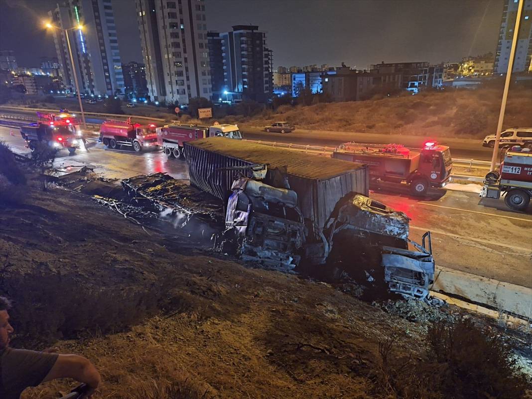 Çarpışan TIR’larda patlama oldu, yangın çıktı: 1 ölü, 1 yaralı 4